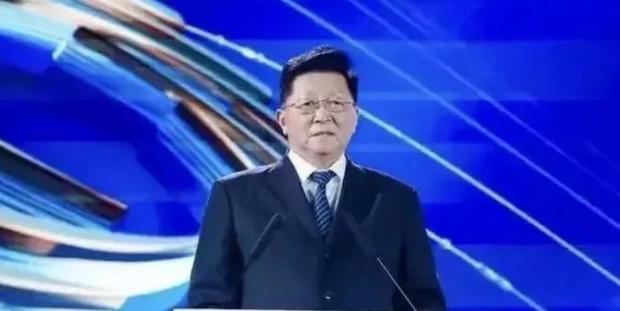 爆炸性新闻！菲律宾政坛惊现“顶流”总统！小马科斯横空出世，一举拿下大选，震惊全球