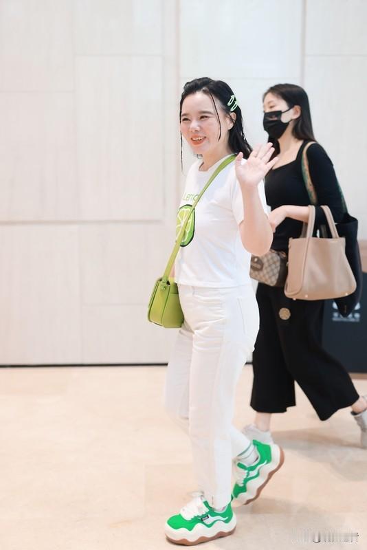 【龚琳娜的大理慢生活】去年十月，这位民歌天后结束了与德国丈夫老锣二十年的跨国婚姻