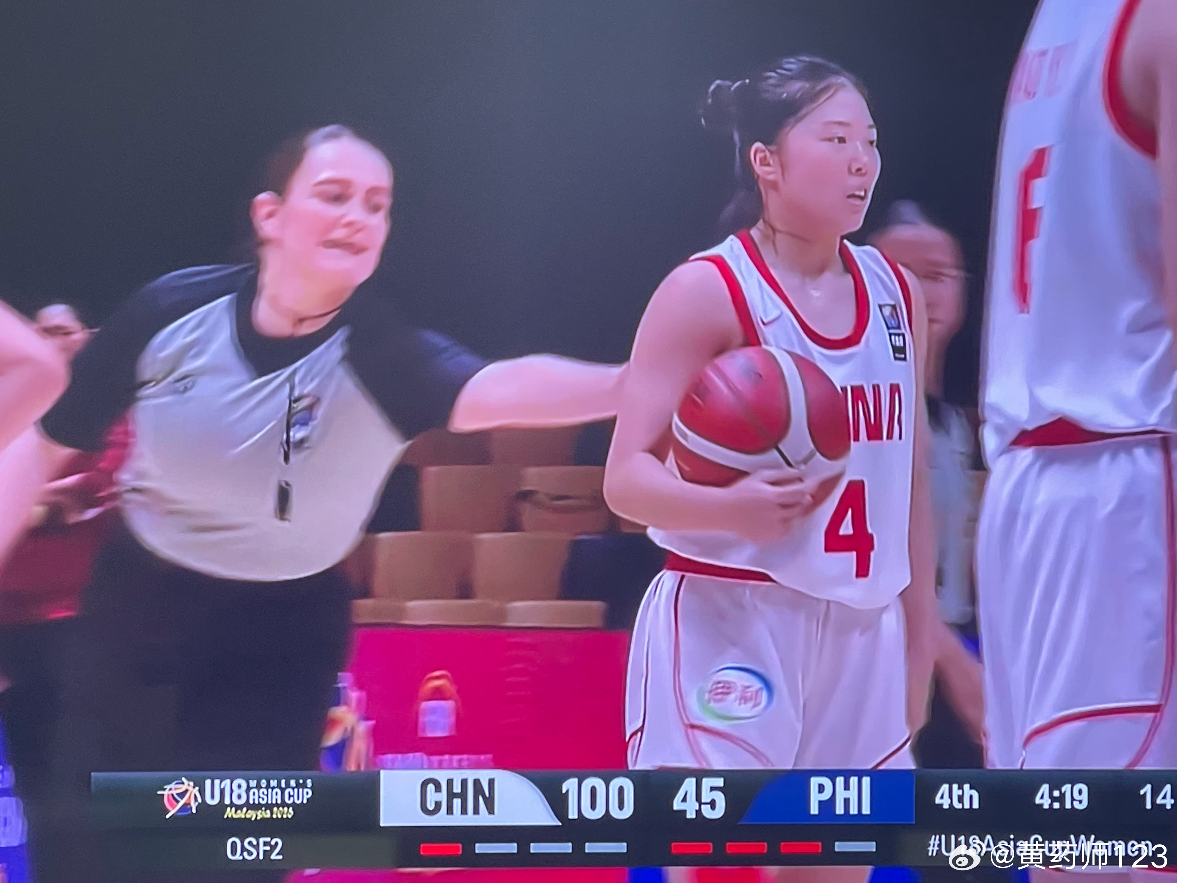 U18女篮亚洲杯，中国女篮对阵菲律宾争夺四强席位，面对各方面都不如自己的对手场面