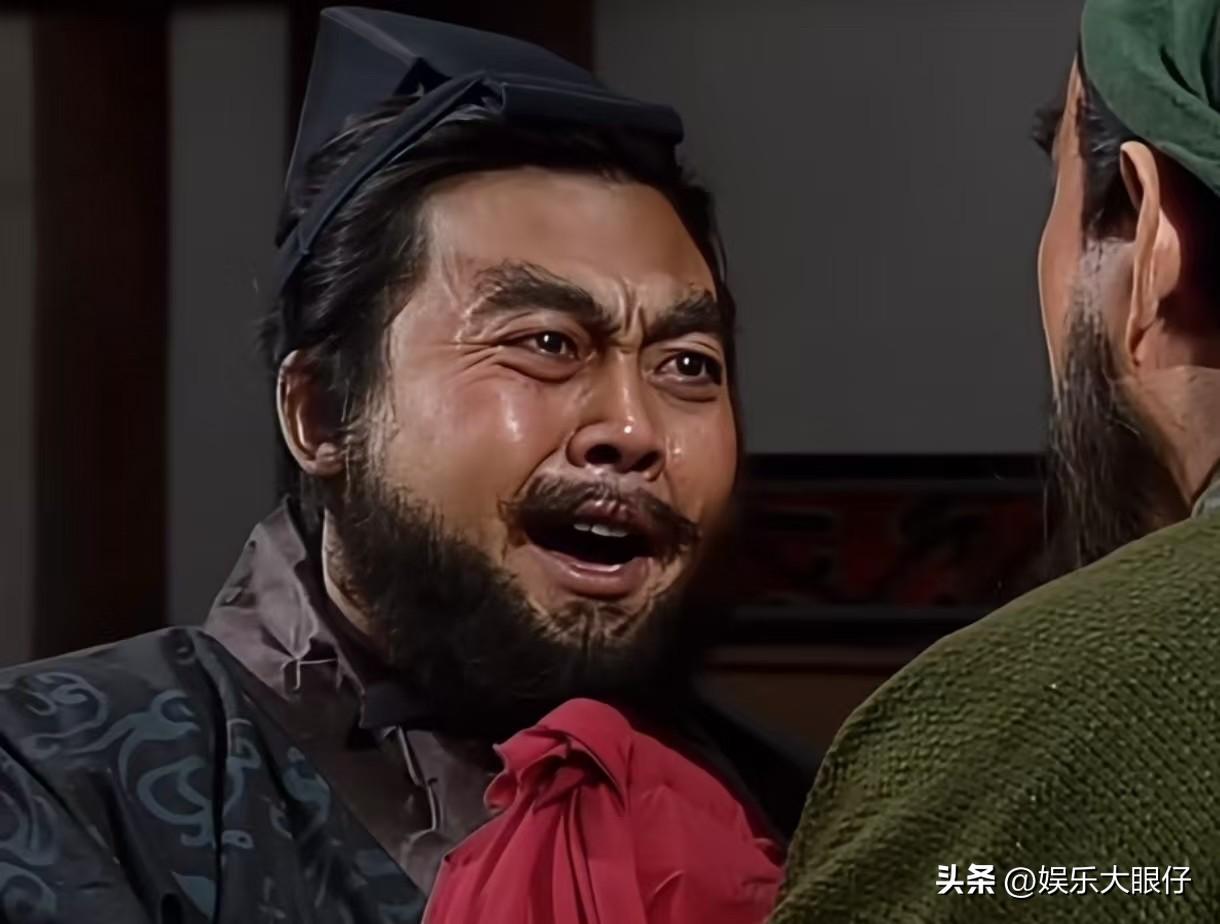 《三国演义》里张飞和关羽是生死与共的结义兄弟，现实生活中他们的扮演者李靖飞和陆树
