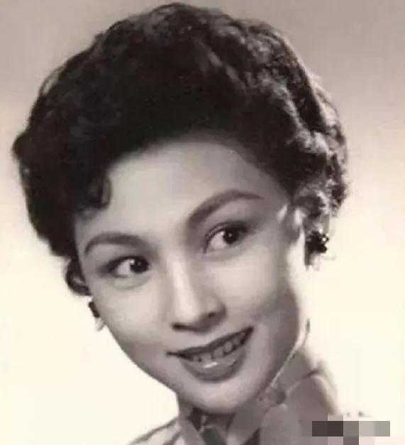 杨森幼年的时候，家庭情况并不算多好，但好在他的父亲是典史，所以杨森耳濡目染之下，