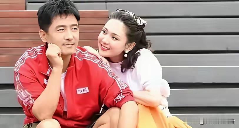 《爱情没有神话》中贝文祺的妻子，是程莉莎饰演的，她的老公是著名演员郭晓东。
  