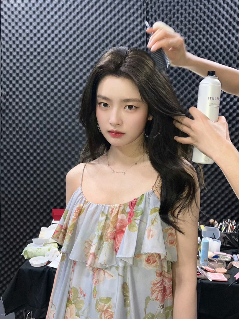 好羡慕徐若晗的生命力 她愿意接受自己的不好看、不完美，反而因为这些不完美变得特别
