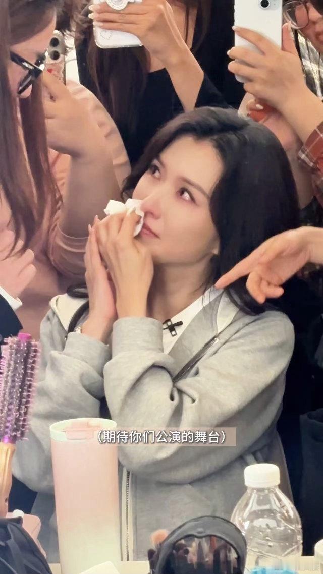 徐洁儿浪姐难哄 浪姐专属难哄名场面上线！徐洁儿落泪先后被李心洁、谢楠暖心呵护，温