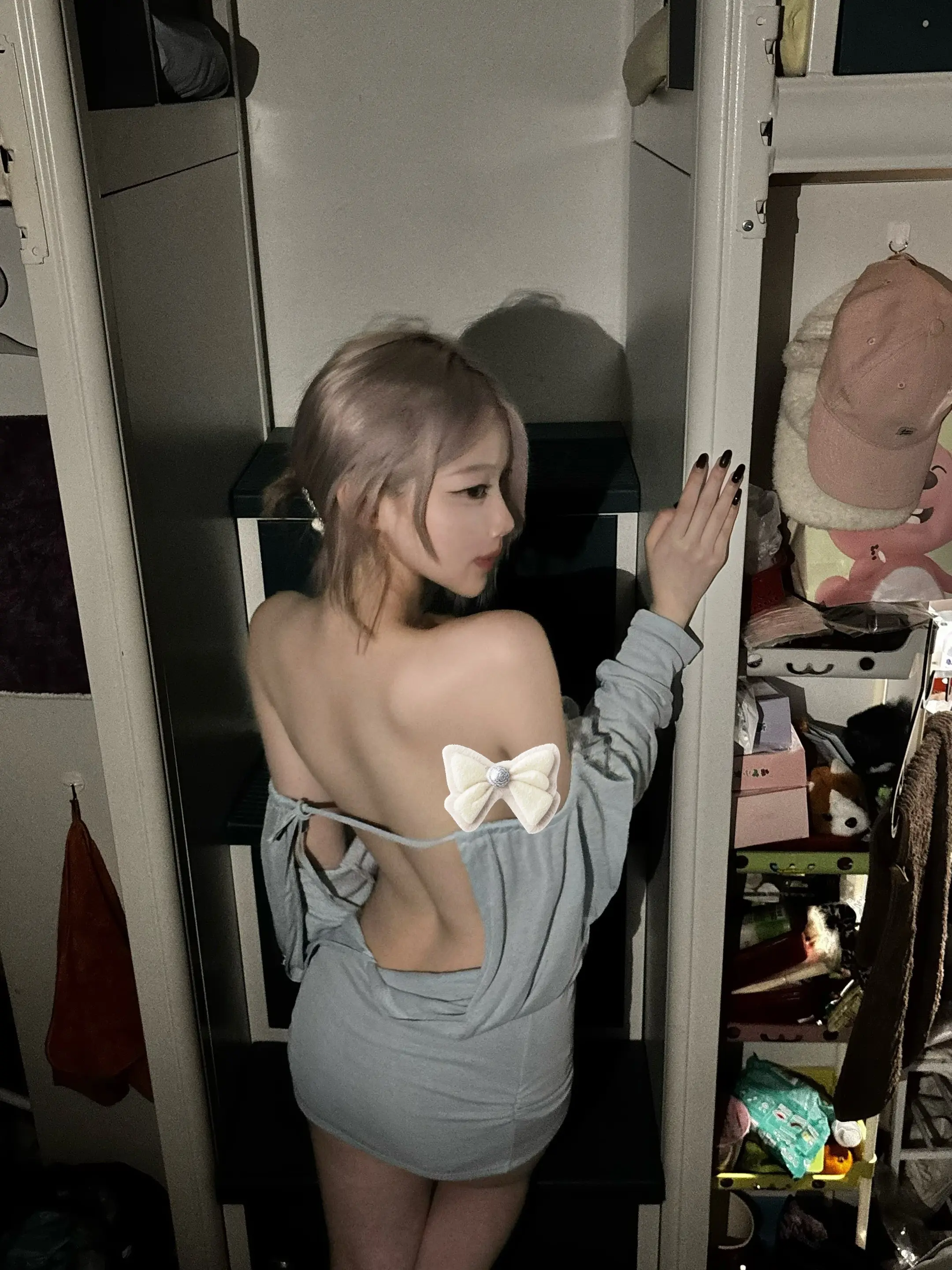 谁见宫花寂寞红