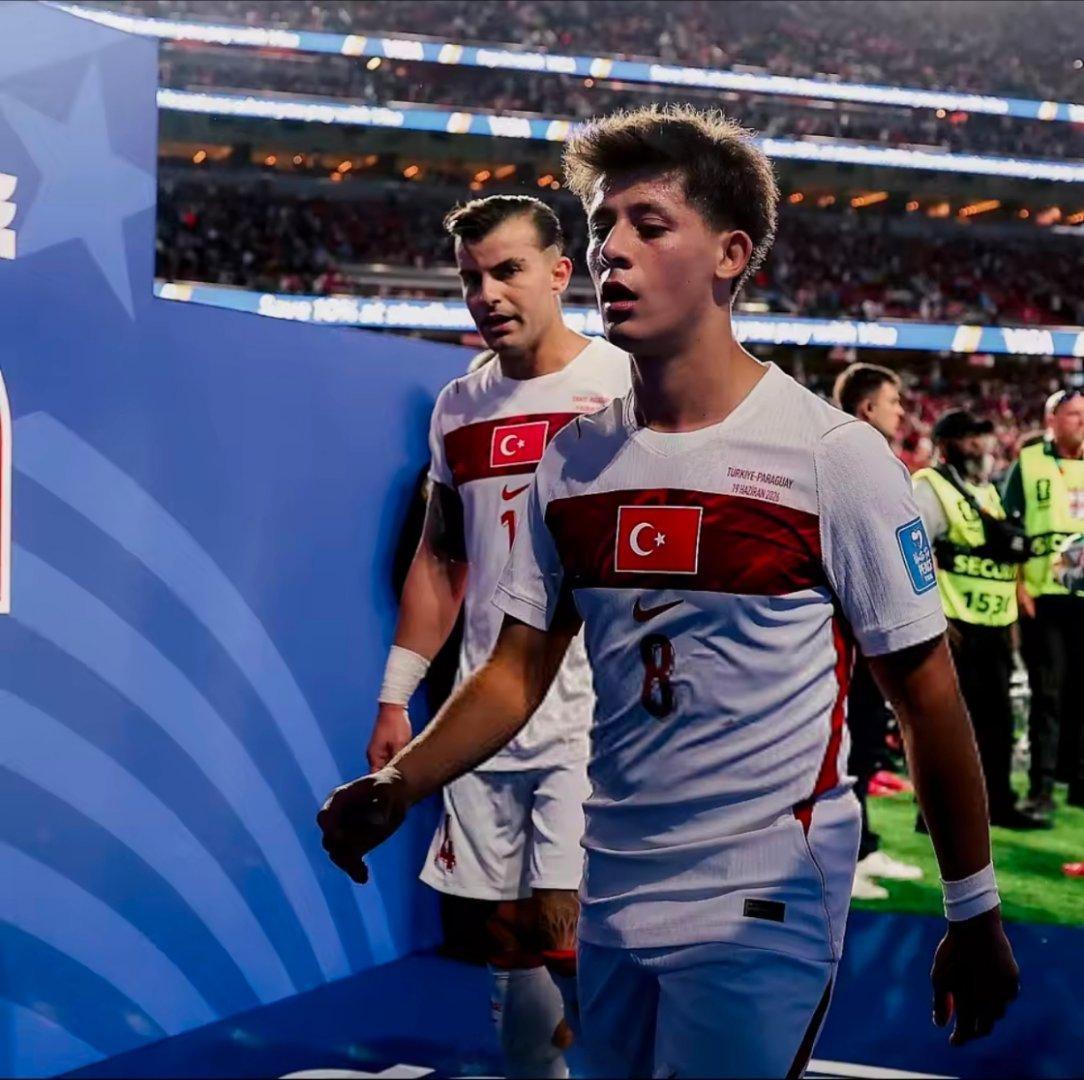 今天中午结束的世界杯小组赛D组第二轮中，土耳其0-1不敌10人应战的巴拉圭。小组