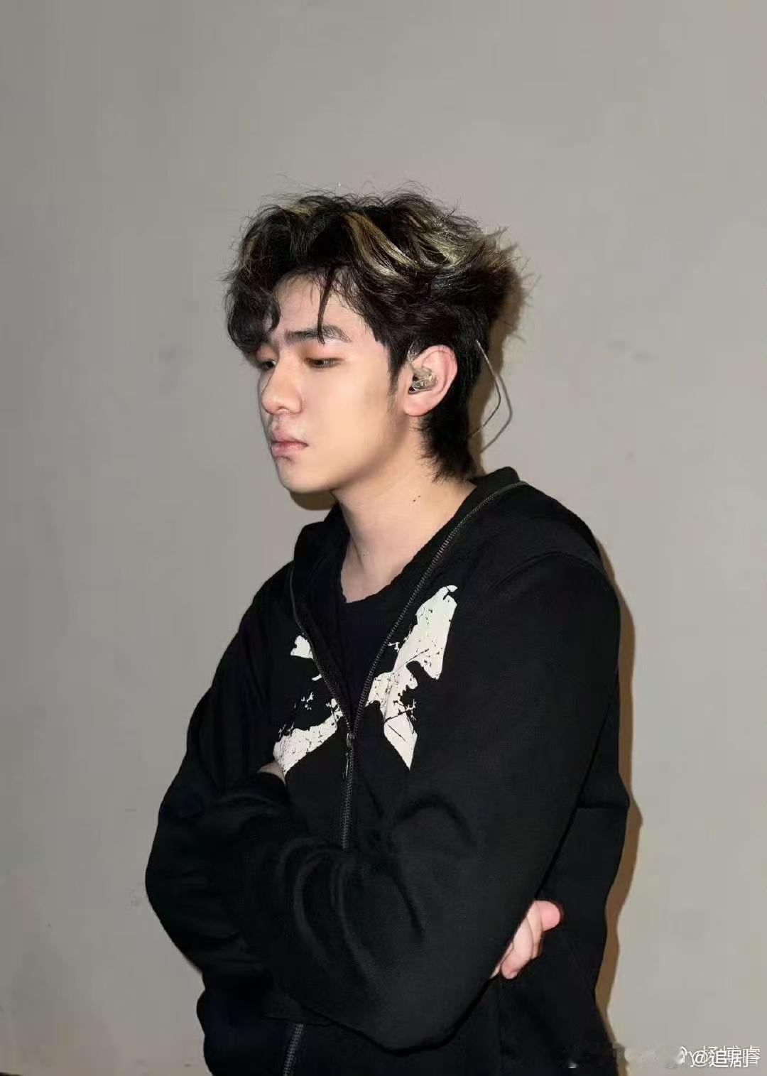 TopBarry一觉醒来榜一了  这成绩也太炸了！《一半一半》上线即巅峰，48小