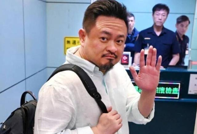 台湾官员跑来大陆，下了飞机直接傻眼：根本没人去接机！平时出门排场那么大，这回只能