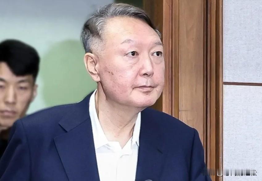 尹锡悦的策略是：绝不认罪！
你判完我就上诉，认了罪就彻底输了！
尹锡悦动用警卫阻