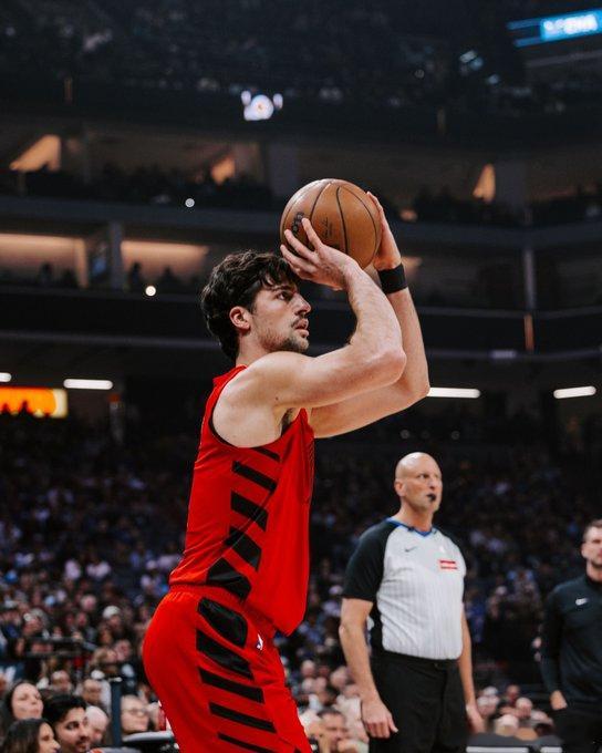 开拓者终结国王四连胜 开拓者117-110击败国王，杨瀚森上场9分钟得到2分1助