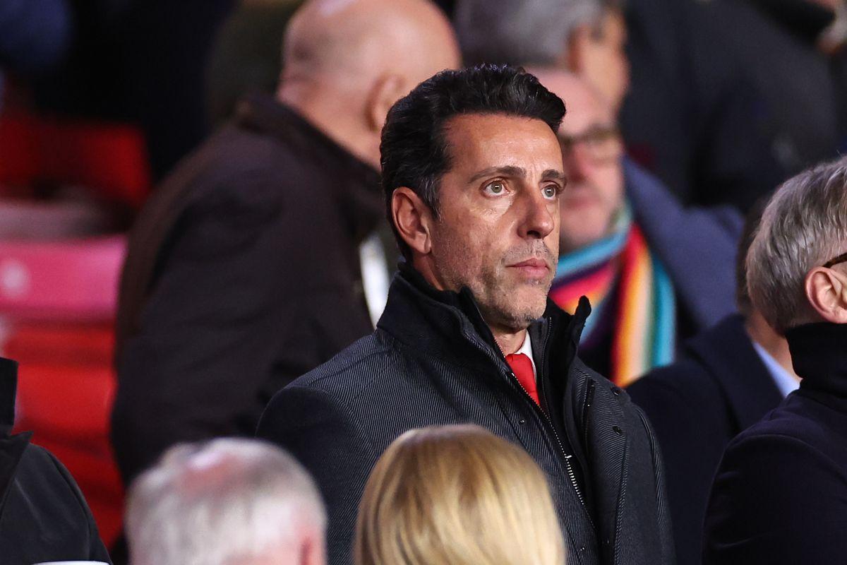 【诺丁汉森林爆发内讧】据记者Ben Jacobs爆料，诺丁汉森林对足球总监埃杜的