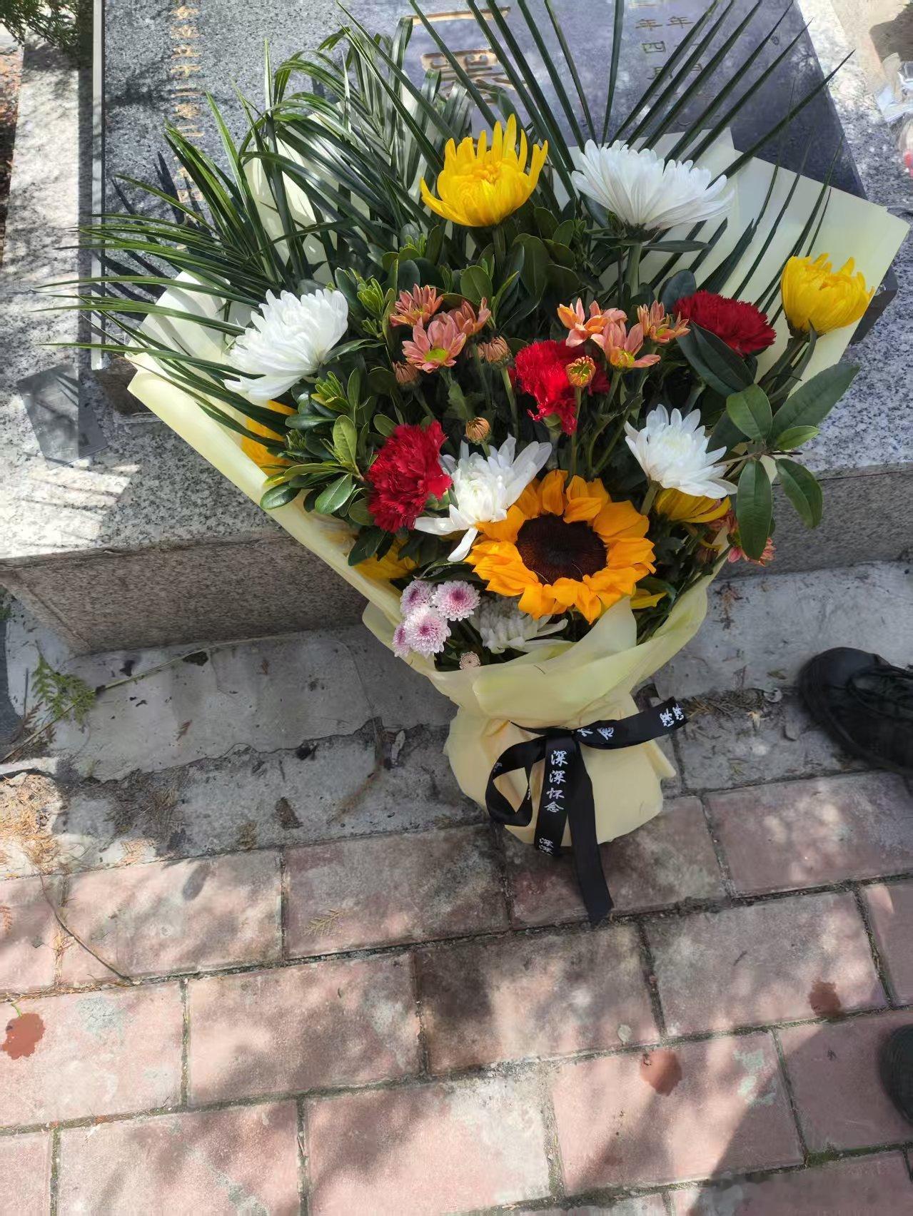 三周年祭笔未提，泪已落人生怎能不遗憾，没有一句交代，却成了永别；没有道别，却已走