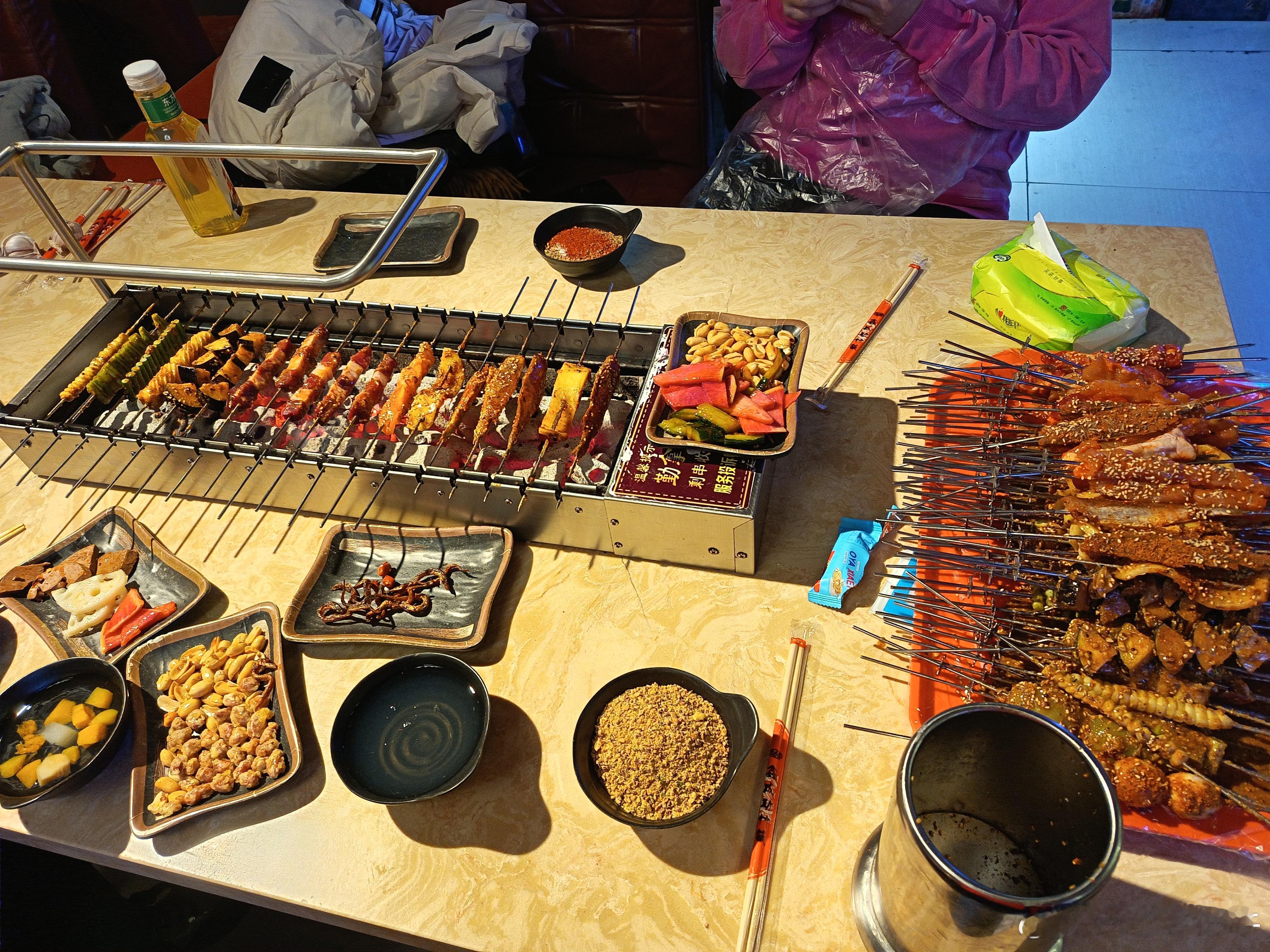 今日自晚餐，被自助烤串包围的快乐，香到停不下来！美味啊！ 