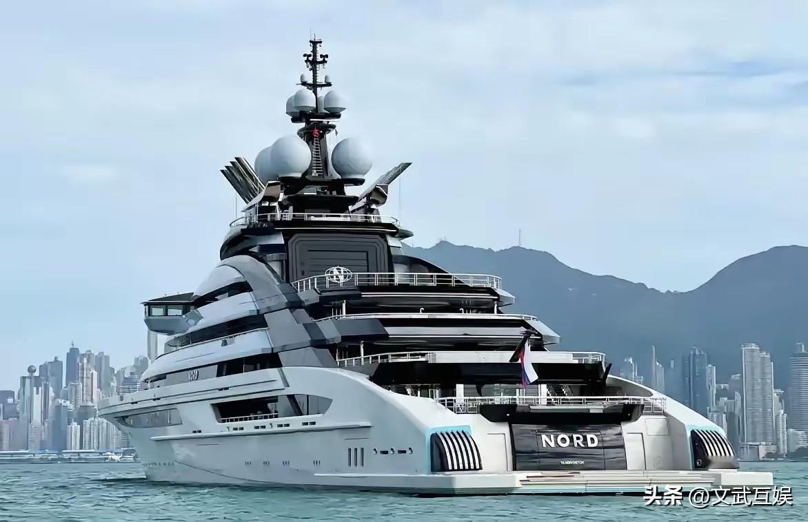 伊朗不敢拦，美国也不敢动！
​俄罗斯这艘超级游艇，大摇大摆闯过了剑拔弩张的霍尔木