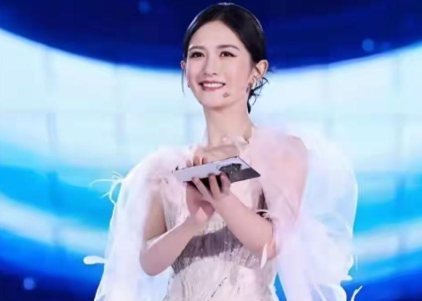 再见了谢娜，再见了韩红，中国观众已拒绝为“走个面”情怀买单了
娱乐