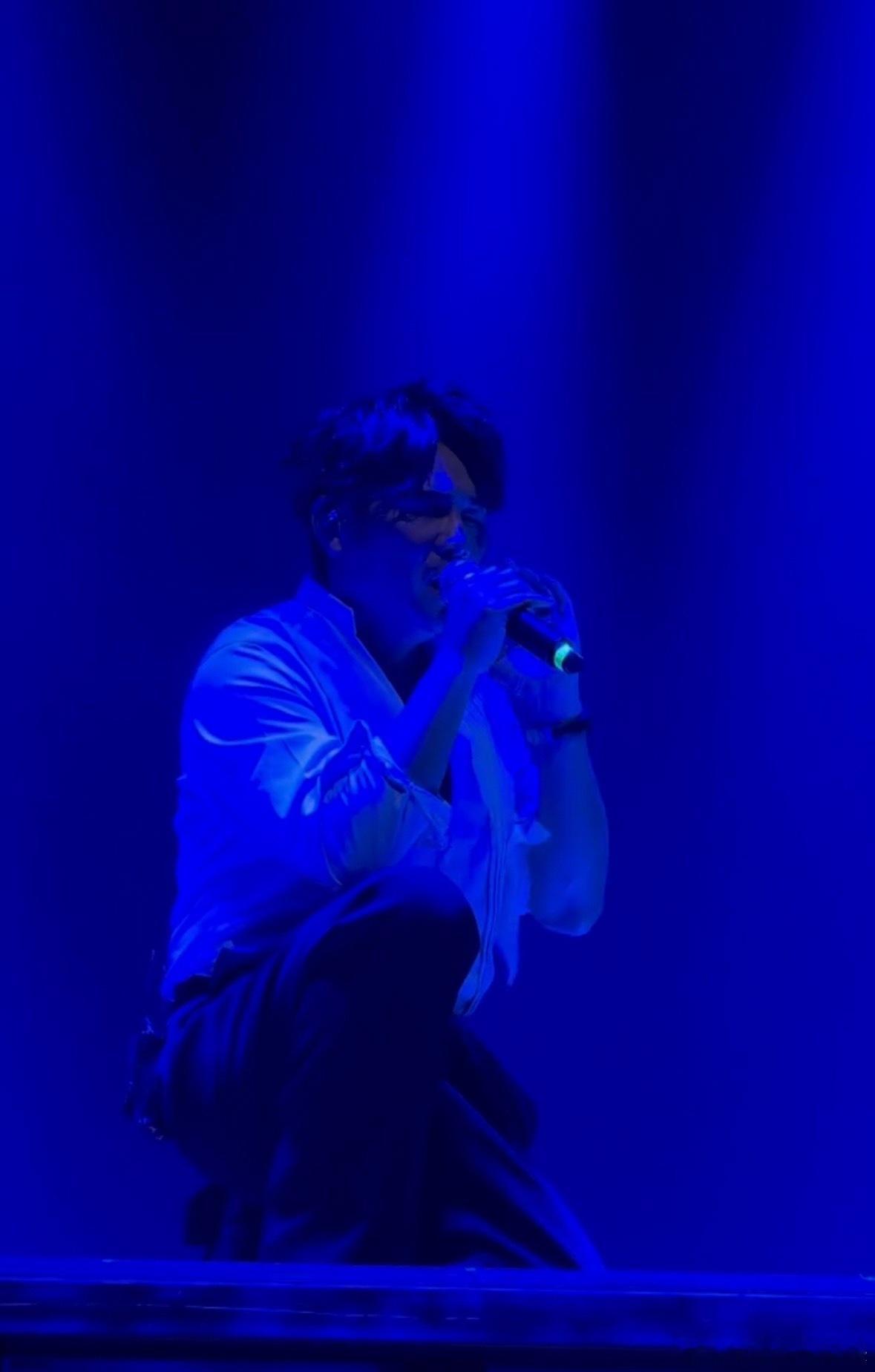 曹格上海演唱会学龙在天夹子音 童年老梗突然翻火！曹格即兴模仿龙在天夹子音，自然又