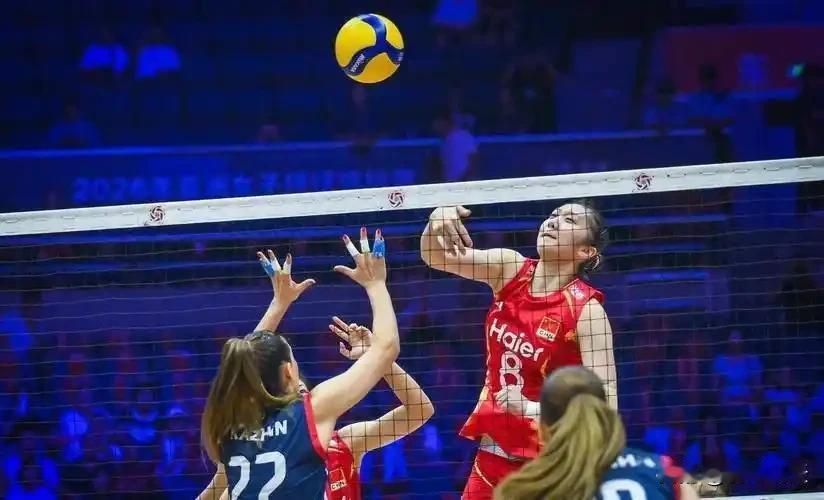 中国女排降维打击胜不足喜
北京时间8月22日晚，2026年女排亚锦赛，中国VS伊
