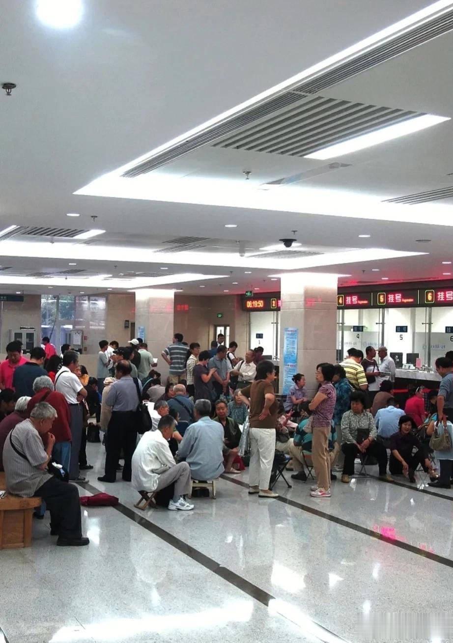 咱实话实说，现在的医疗行业，医药代表贿赂医生已成常态，贿赂伎俩五花八门，医生防不