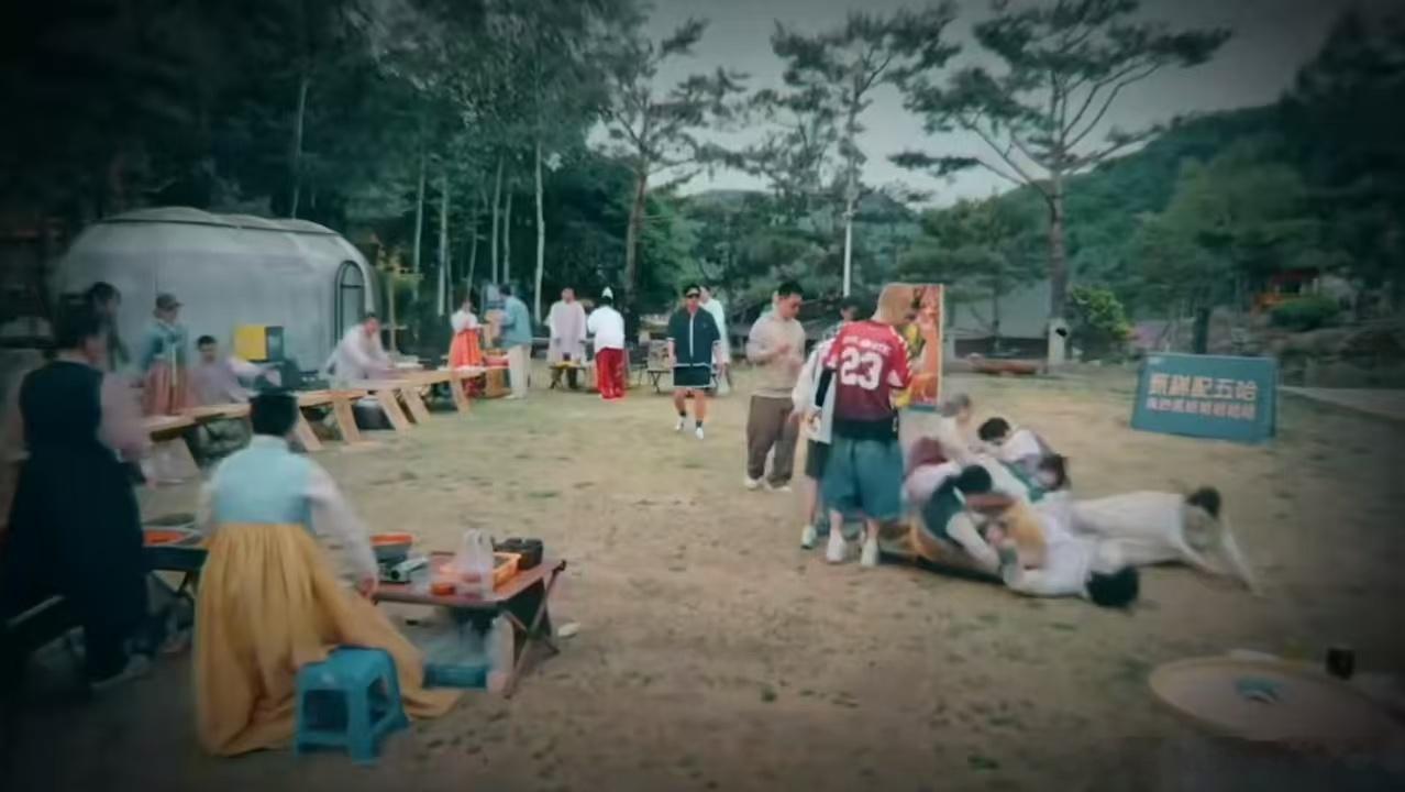 我着急吃瓜就鹿晗这样鹿晗吃瓜急头白脸具象化哈哈哈哈哈 鹿晗吃瓜的状态特别真实，惦