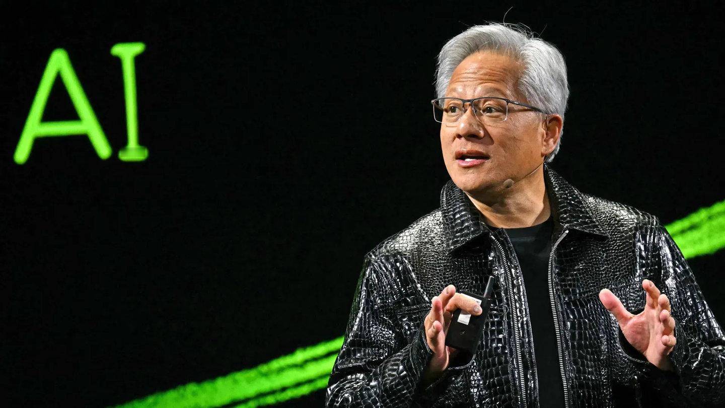 【黄仁勋反驳AI末日论】黄仁勋称AI创造就业机会 据 TechCrunch 报道