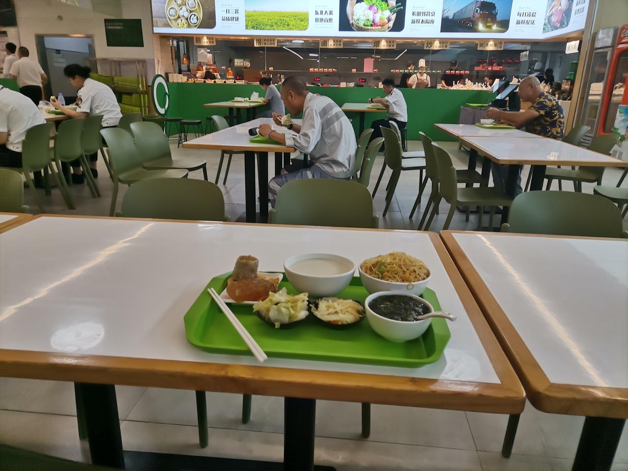 吃早餐，福州特色小吃豆浆炒米粉配小菜[爱慕][爱慕][爱慕]
福州的早餐文化太绝