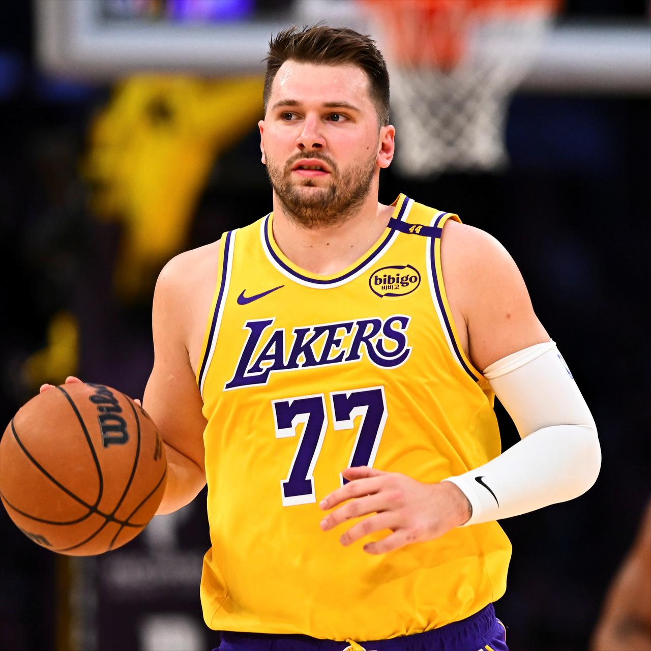 东契奇超越詹姆斯！单节20+次数排名：
1、库里——43次
2、科比——36次