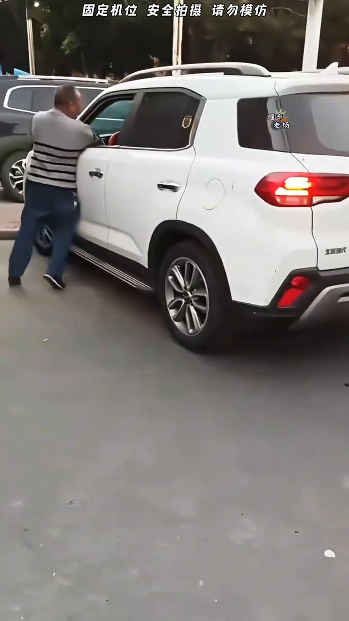 开车遇到碰瓷的如何正确处理？
开车遇到碰瓷的怎么办？你会选择装作看不见直接撞过去