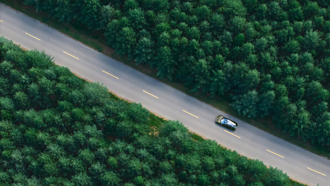 享界S9T「仙踪绿」车漆，图1 寓意挺好，图2 余总造型凹得挺好。
但这颜色……