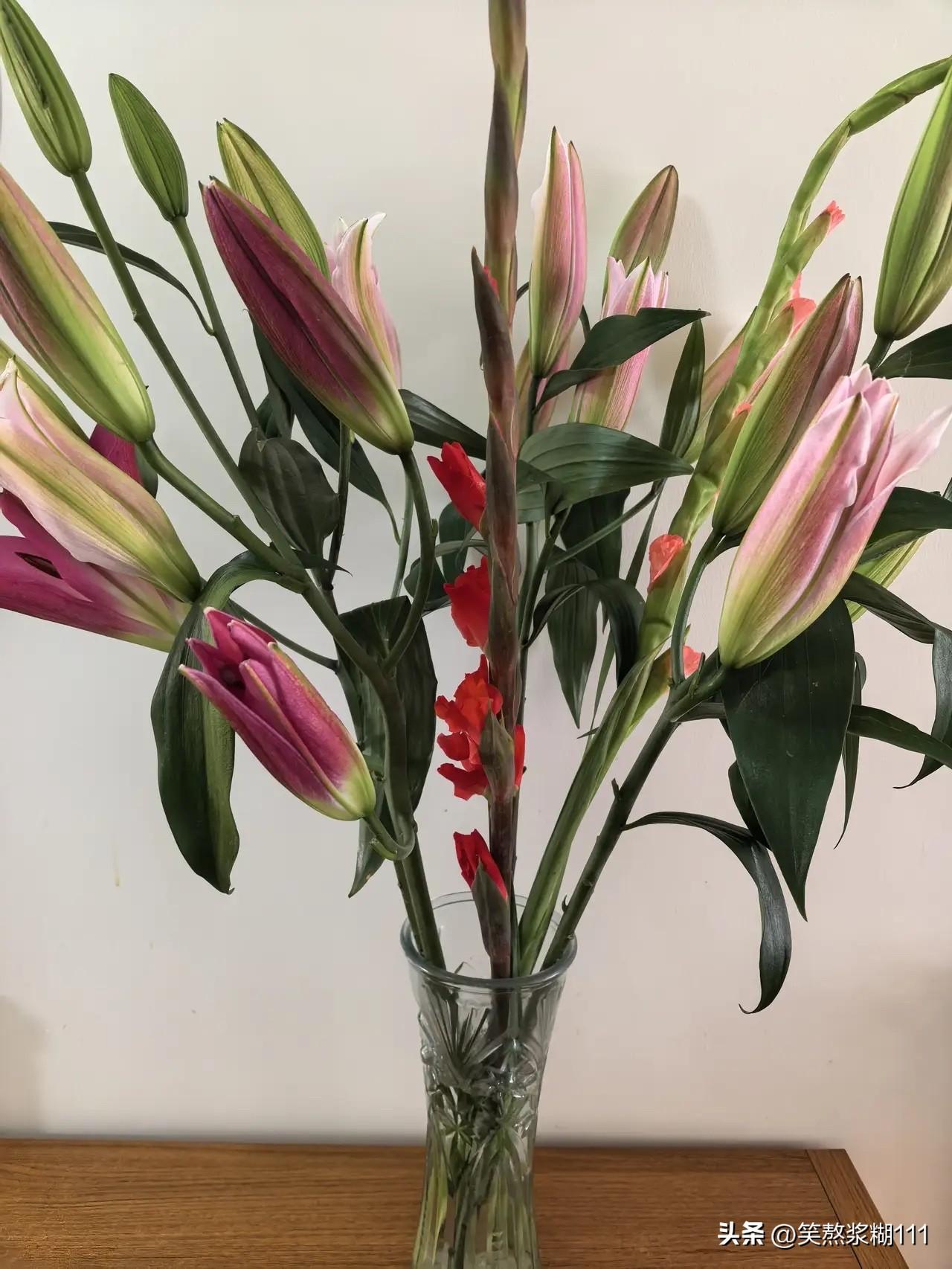 不怕你们笑话我，我现在承包两个亿的桥梁互通立交工程，当老板的人应该受人尊重嘛但是