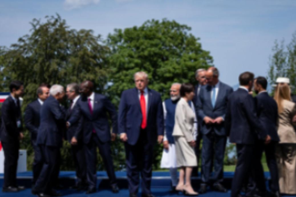 泽连斯基这趟 G7 算是白来了！6 月 16 日法国峰会现场，乌总统抱着求援的心