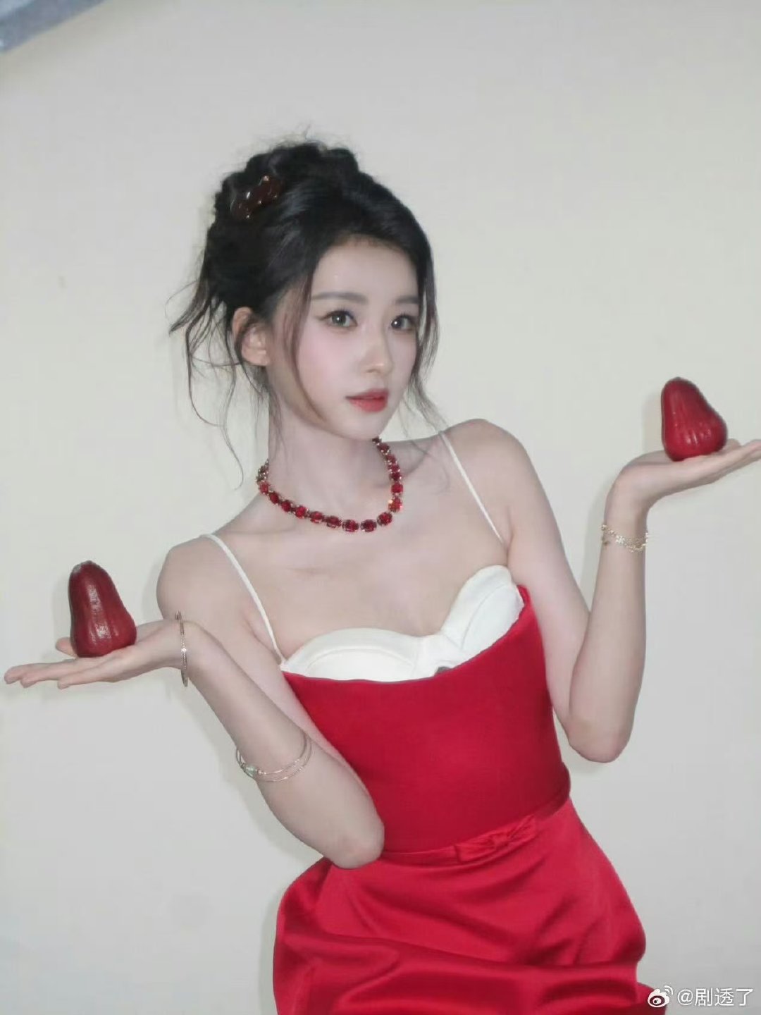 孙怡把张慧雯说美了乘风2026最后抽到歌曲《此刻最好的都在身边》，和炸弹场面形成