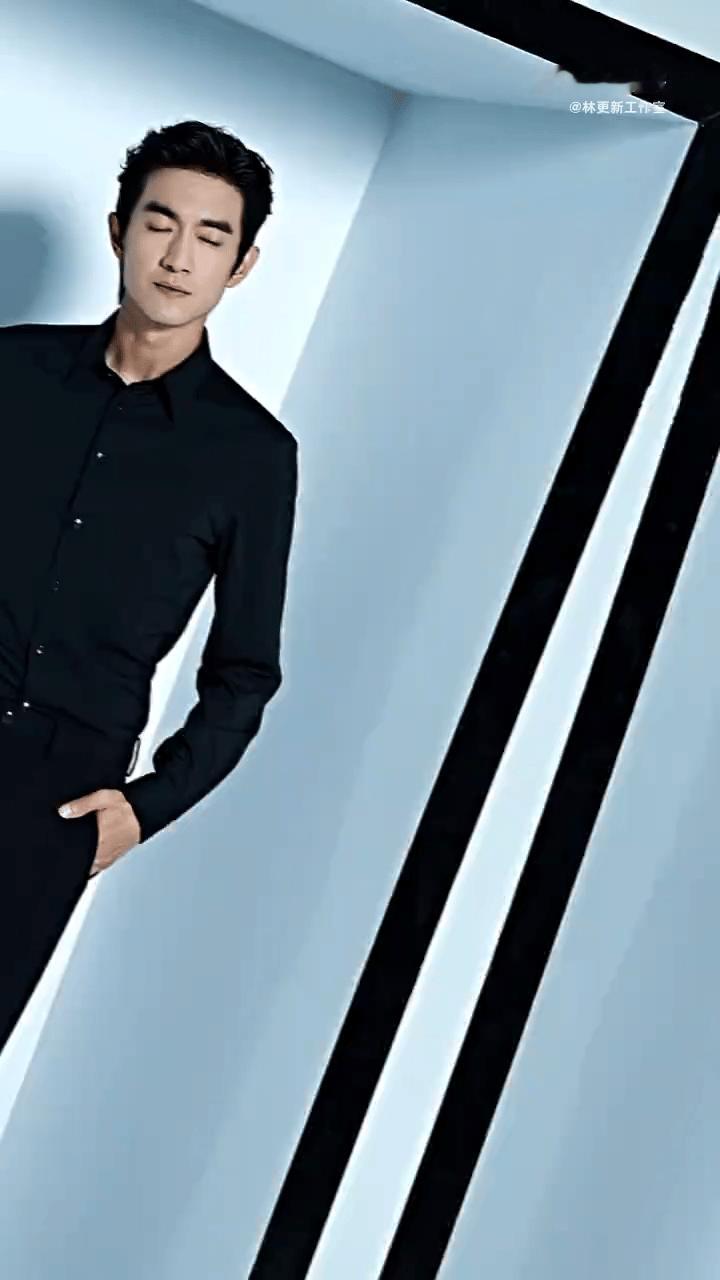 林更新最新物料有！“时光隽永，岁月深沉；浮华喧嚣过后，为从容加冕”[得意][得意