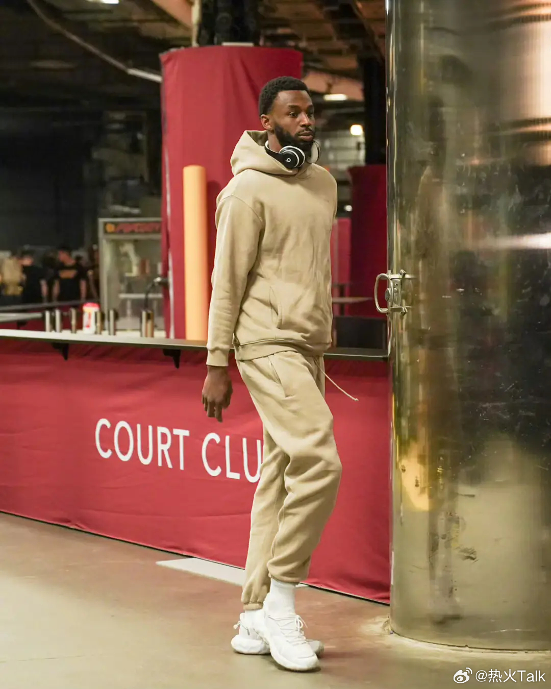 嘴哥、希罗入场照，准备大干一场热火vs骑士nba常规赛