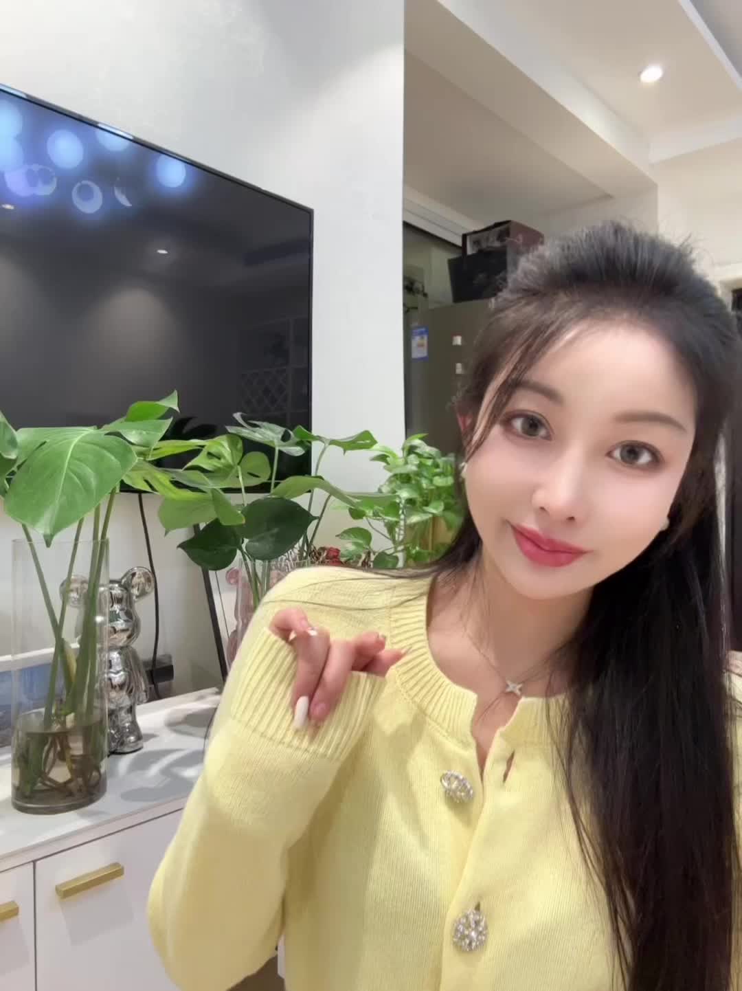 当然要漂亮心狠，情绪稳定，自尊自爱“做自己的常青树🌲” 明天再努力