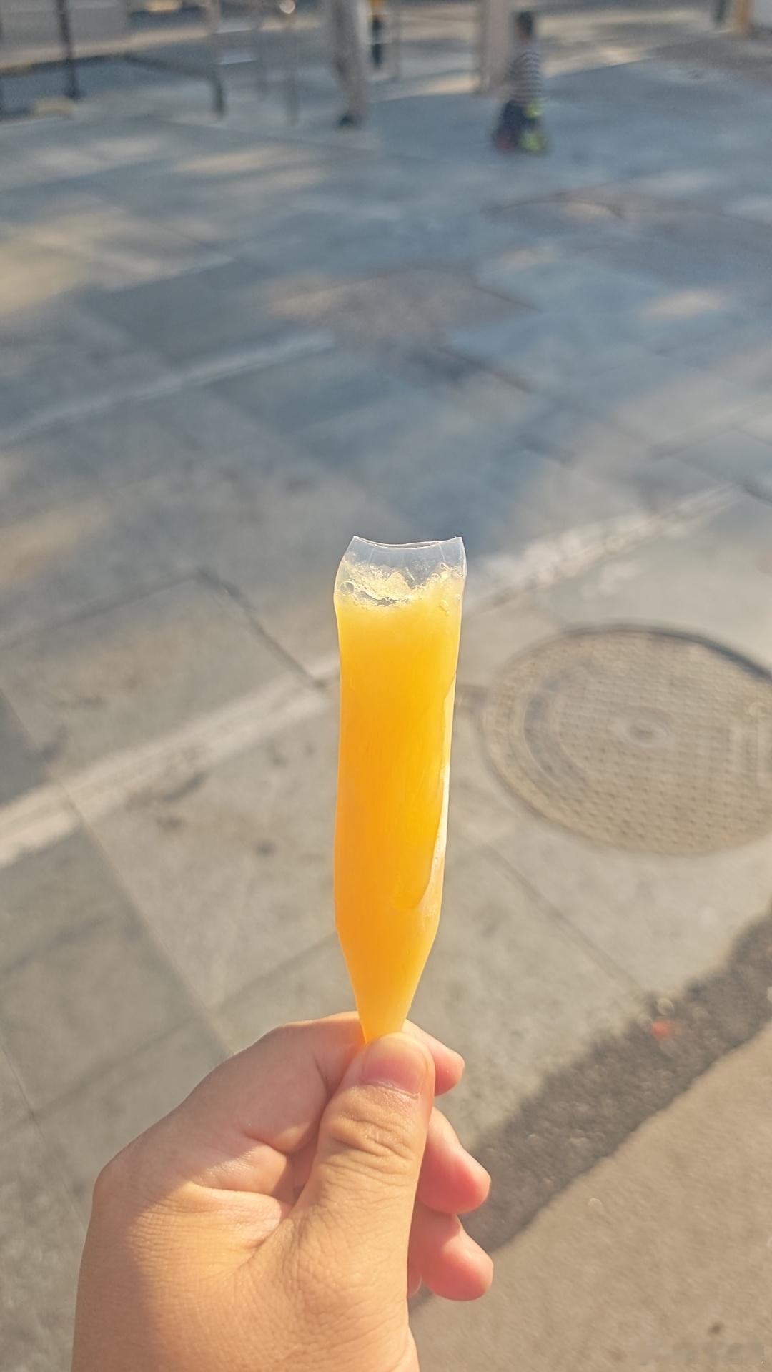 自从我姥姥过世之后，我妈也开始不过生日了，我妈说生日只是提醒年龄，不如忘了年龄，
