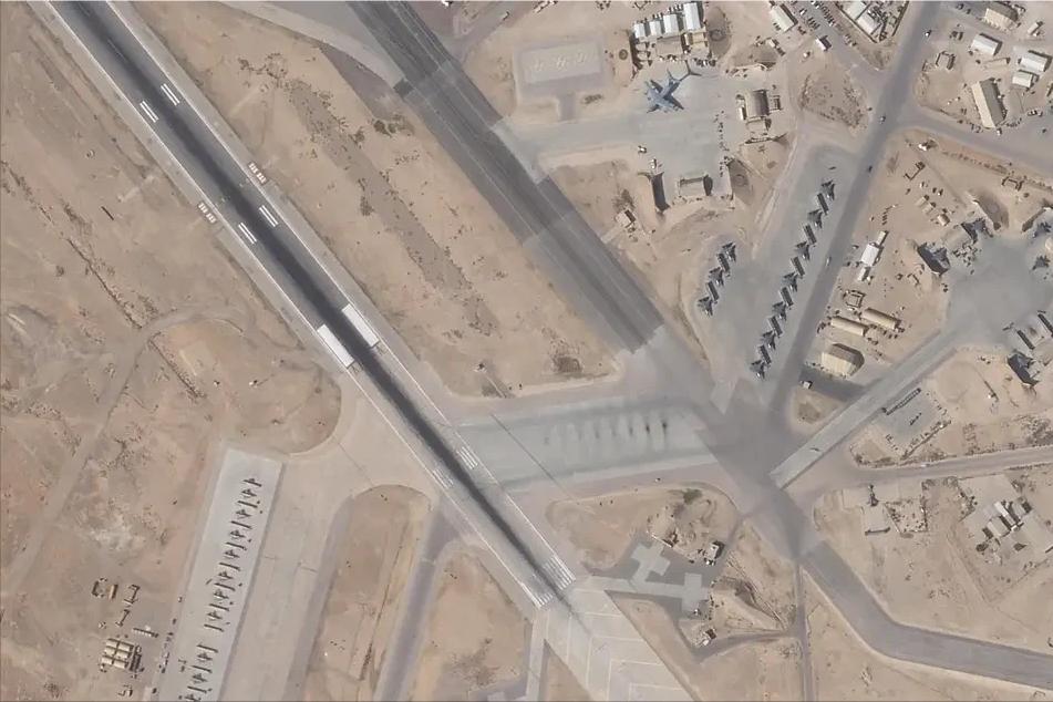 就在刚刚，中东又传出了震动全球的大动静。

当地时间3月4日，伊朗伊斯兰革命卫队