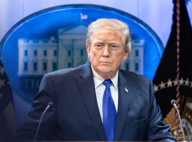 不打了，美国喊话中国
 
这一次真的停火了！当地时间4月7日，特朗普官宣停火两周