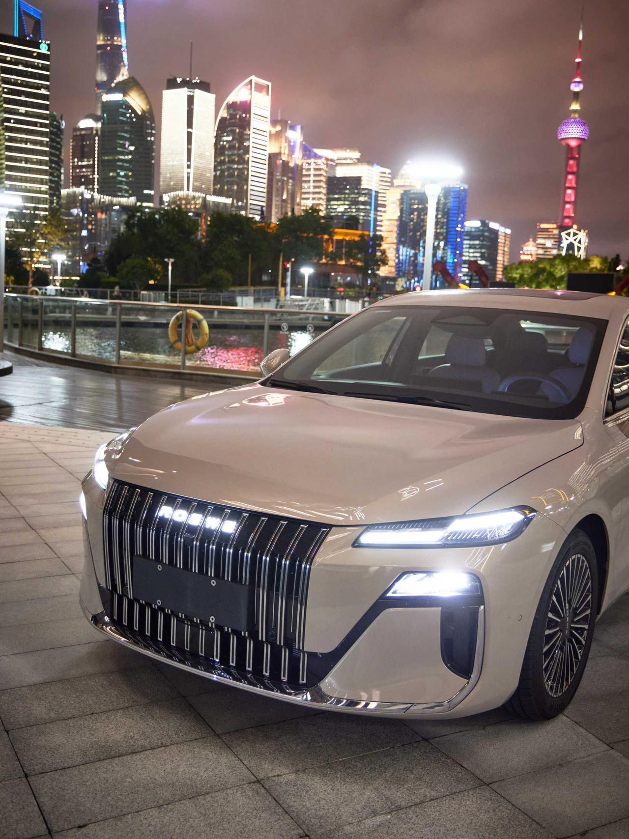 今天看到专家预测12月美股大概率震荡上行，作为个整天和代码打交道的IT民工，我第