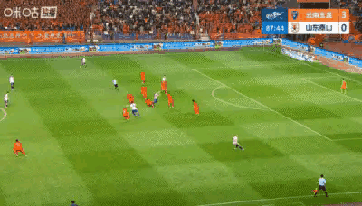 山东泰山真是太丢人现眼了！在今天进行的山东泰山和云南玉昆的比赛中，当时比赛进行到