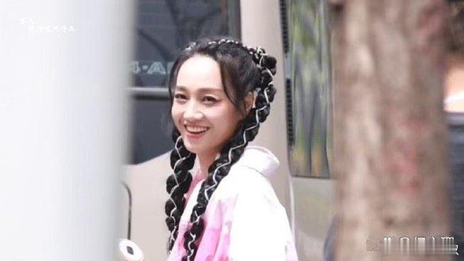 朱丹在浪姐中的双马尾造型很扎眼啊！回头率超高。 ​​​