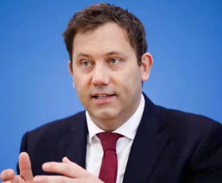 欧洲出了一个“叛徒”，瞒着所有人，对中国电动汽车“一刀切”。

事情的起因非常简