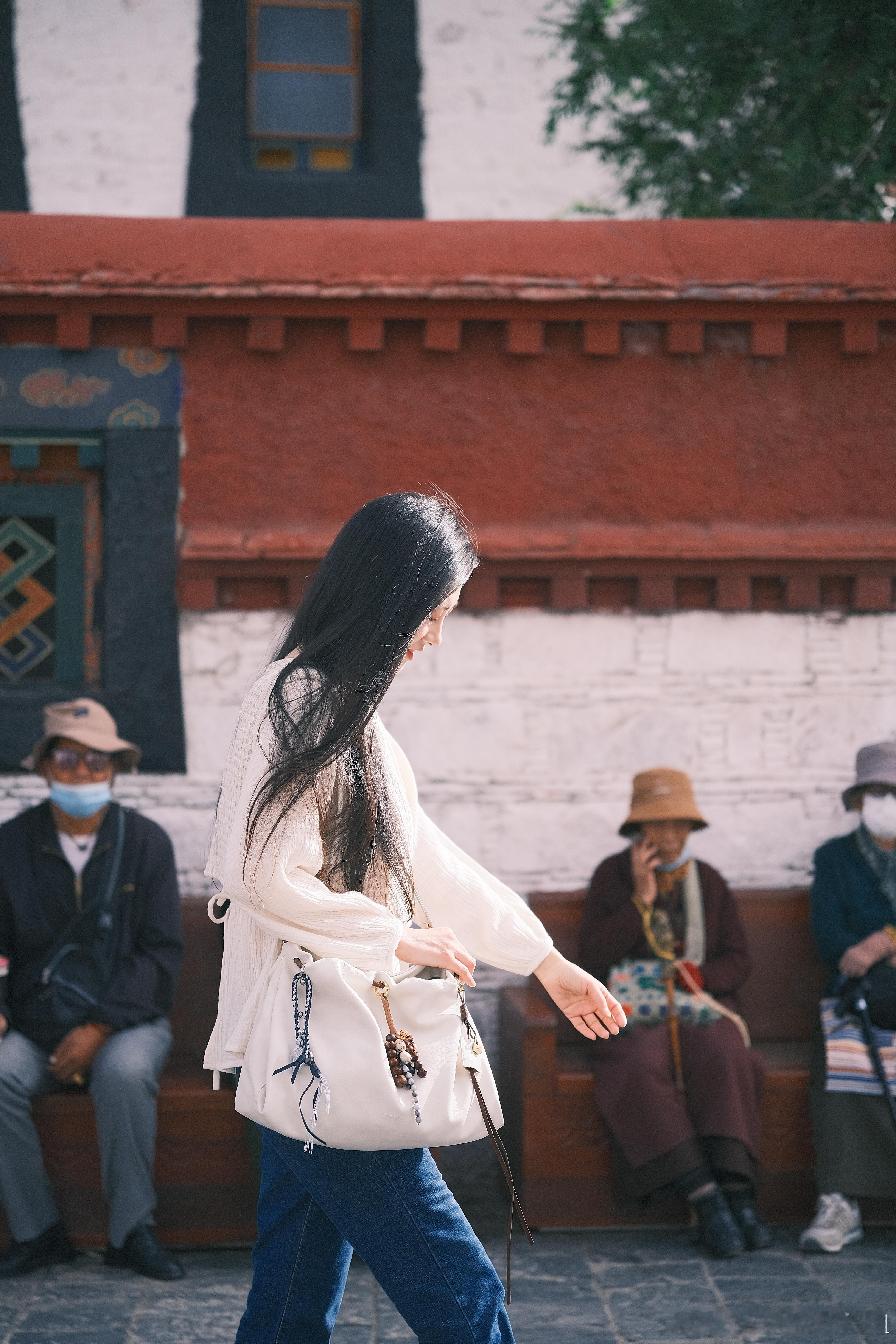 祝各位朋友中秋快乐，人月两团圆！[春游家族] ​​​