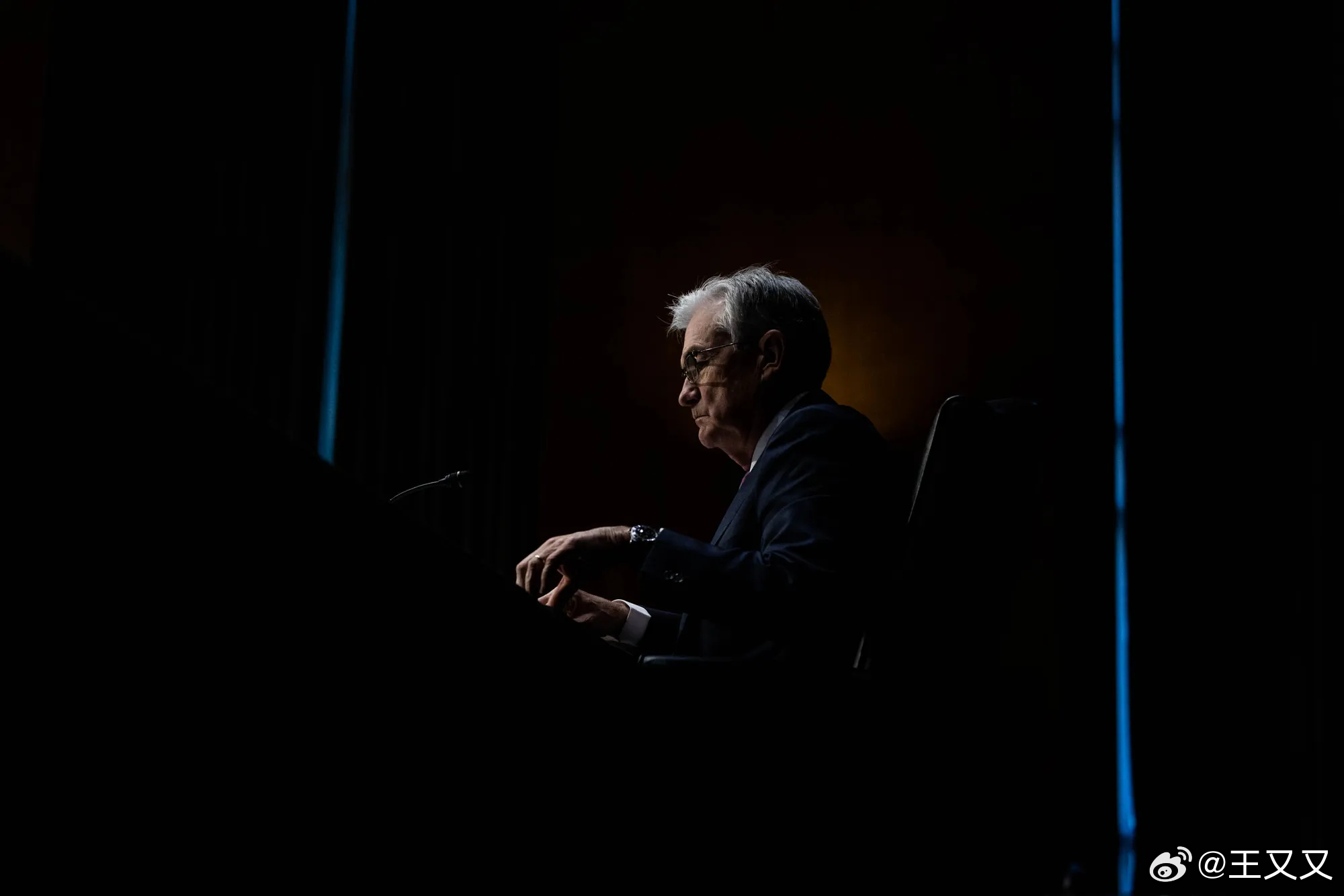 就在特朗普政府即将提名新一任美联储主席之际，白宫再次对现任主席鲍威尔发起攻击，却