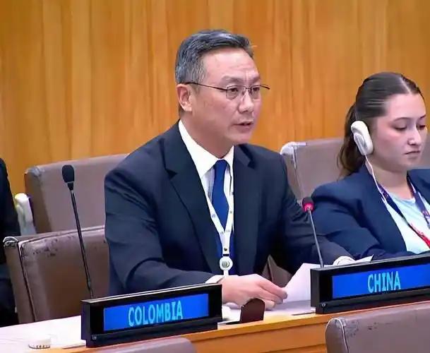 联合国会议上一句 “用中文发言”，看似温和，却戳破了国际舞台的潜规则。

联合国