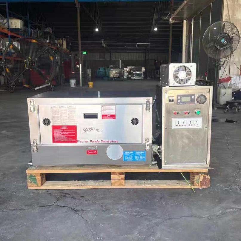 顶级发电机 德国费希尔熊猫发电机 以前指挥车上必备的 不过现在越来越多的指挥车采