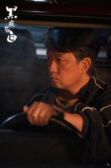 潘粤明被自己脚后跟抢了戏粤明新剧名场面笑不活了，抓捕全程靠脚后跟立大功，悬疑剧里