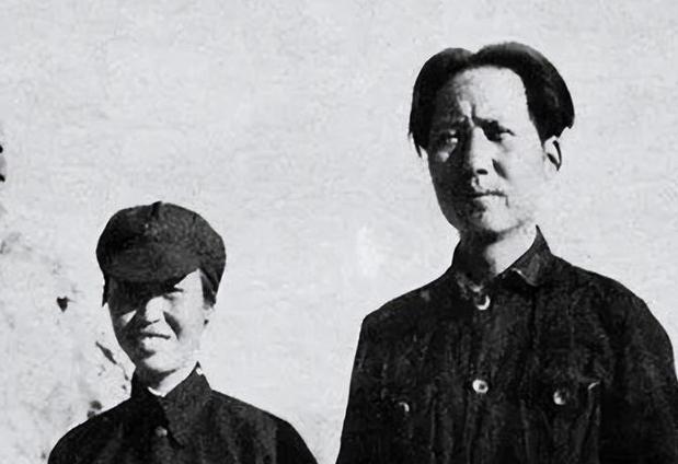 长征结束，周总理向毛主席袒露一事，主席怒道：我要当面问贺子珍。1935年，红军来
