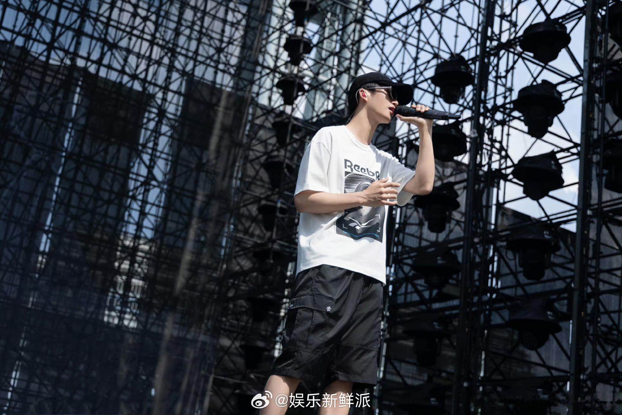 #派酱安利#[彩虹屁]#南波万演唱会# 已经迫不及待想看到的舞台啦[赢牛奶]黄子