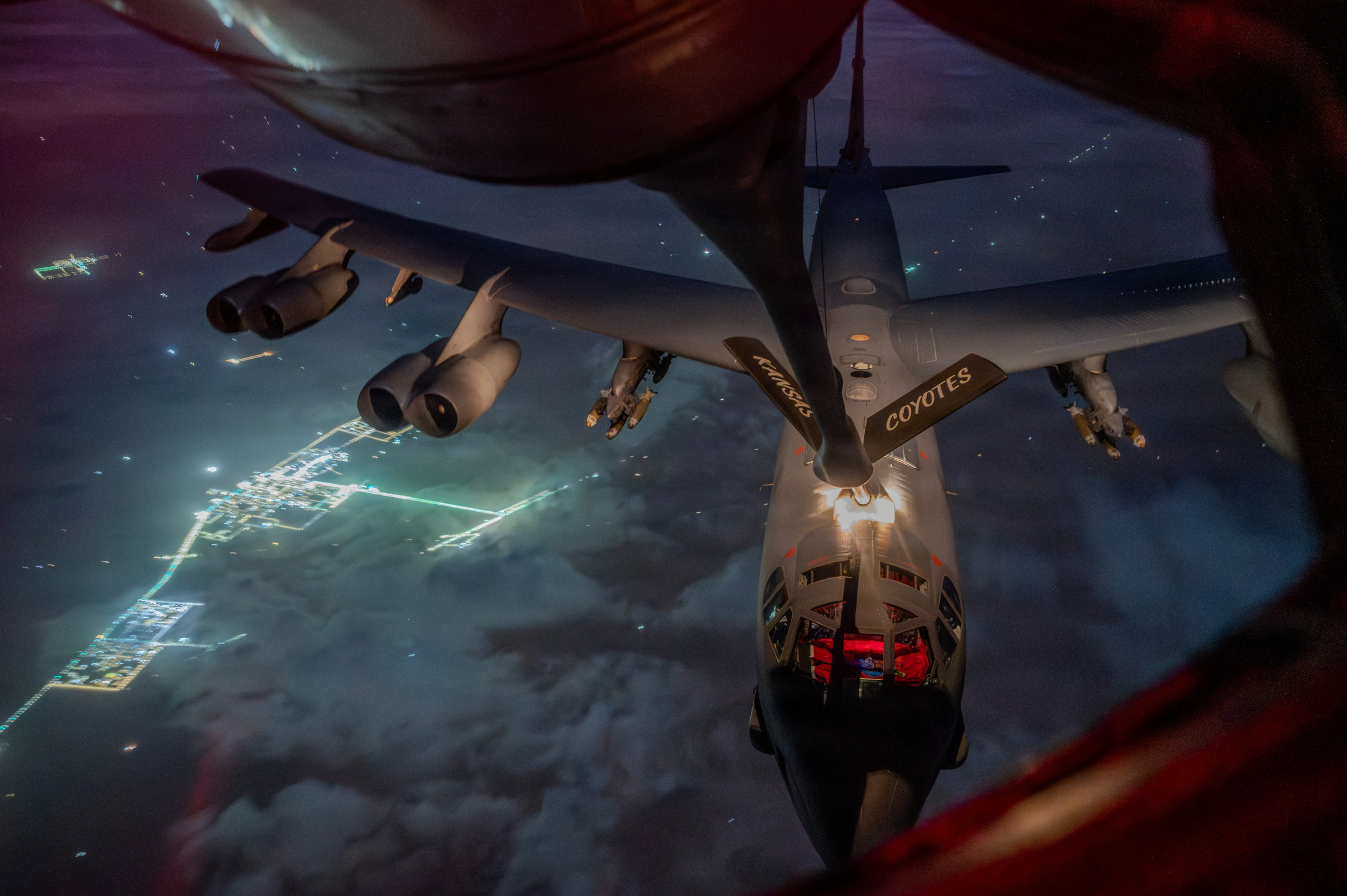 是它，是它，还是它。美军中央司令部最新发图，一架美国空军战略司令部麾下的B-52