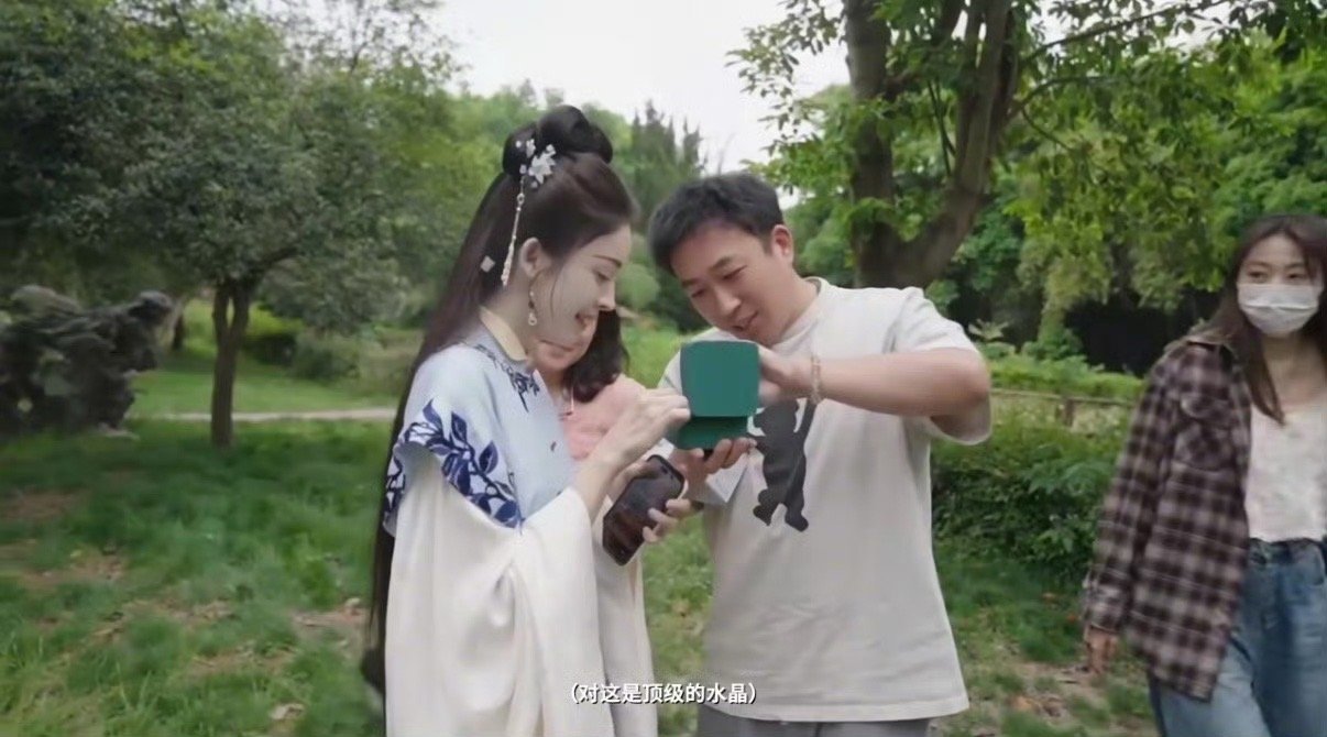 于正送娜扎水晶手串关系好好 ​​​